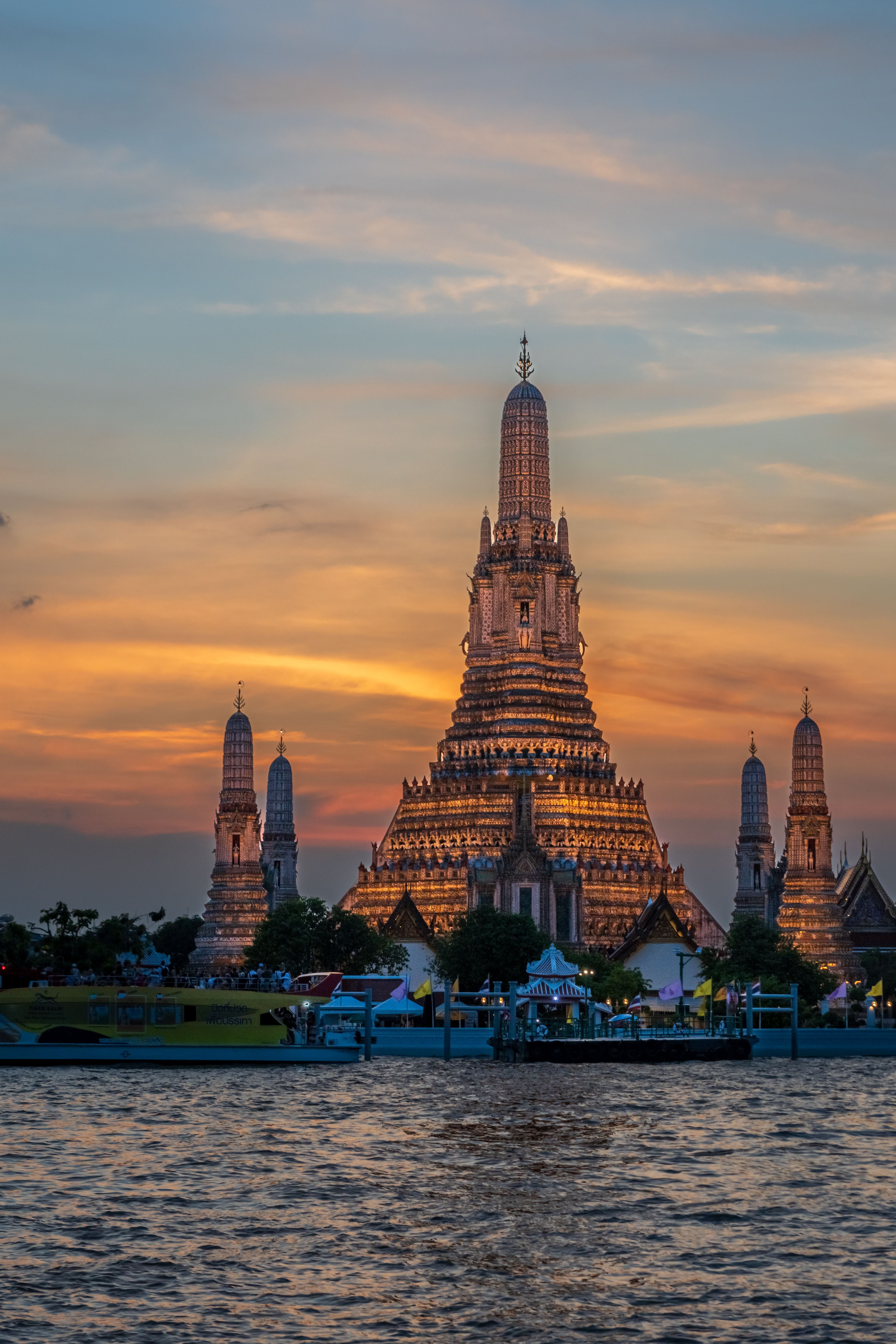 Wat Arun on the Chao Phraya at sunset