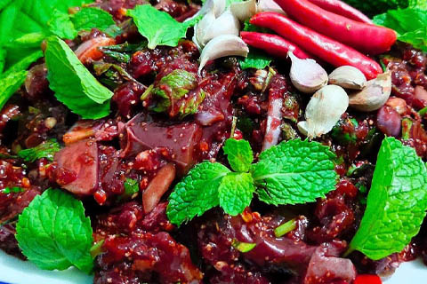 Larb leuat raw meat larb with blood