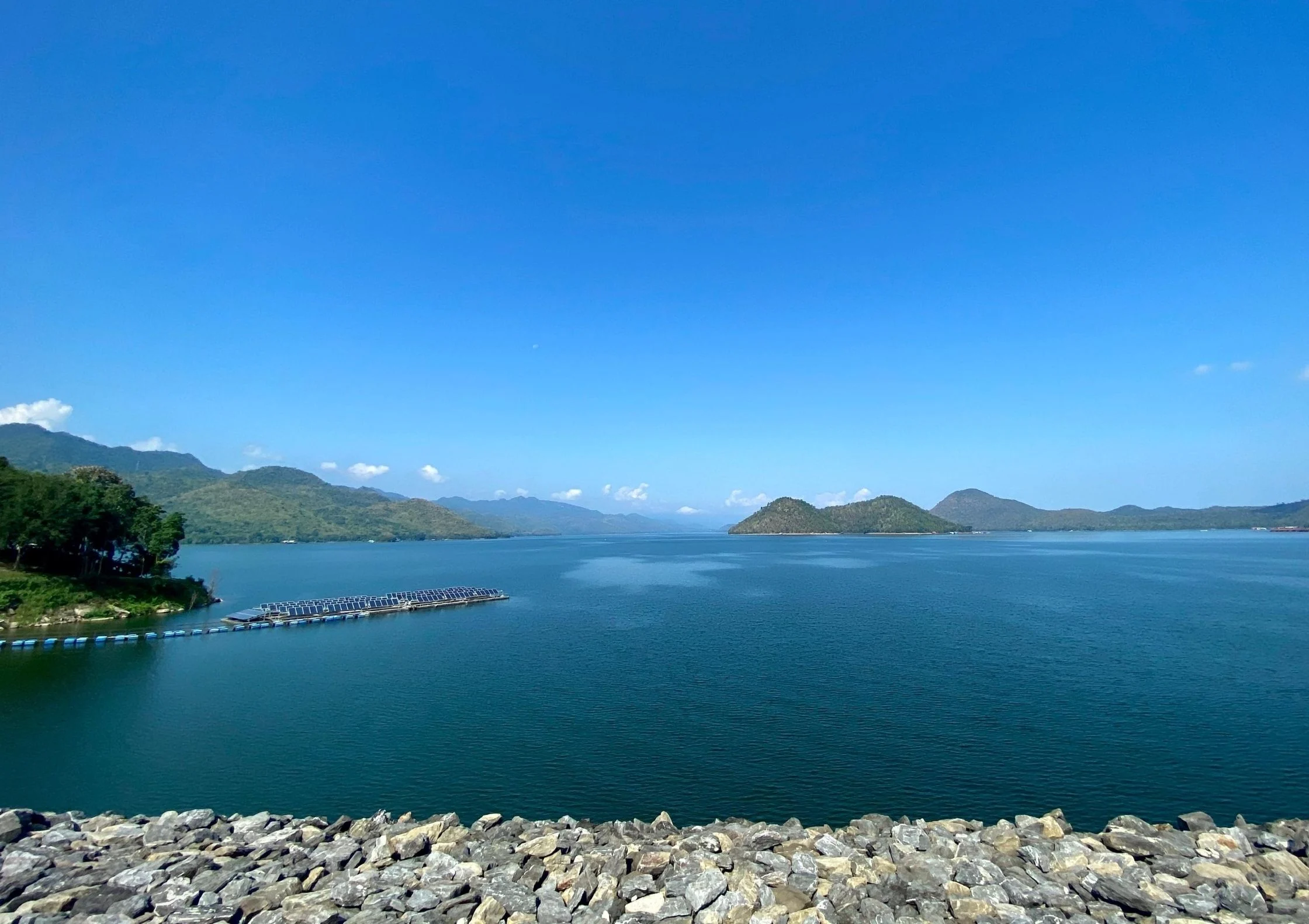 Srinagarind Reservoir with forested mountain shores and floating houses in Khuean Srinagarindra National Park, Kanchanaburi