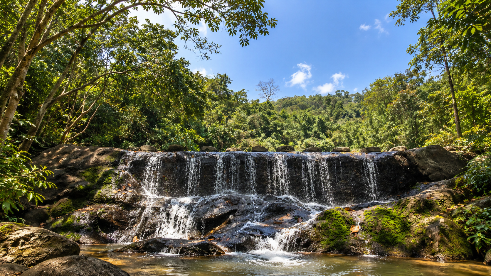 Rock shelves, pools and cascading water along the Huai Yang stream