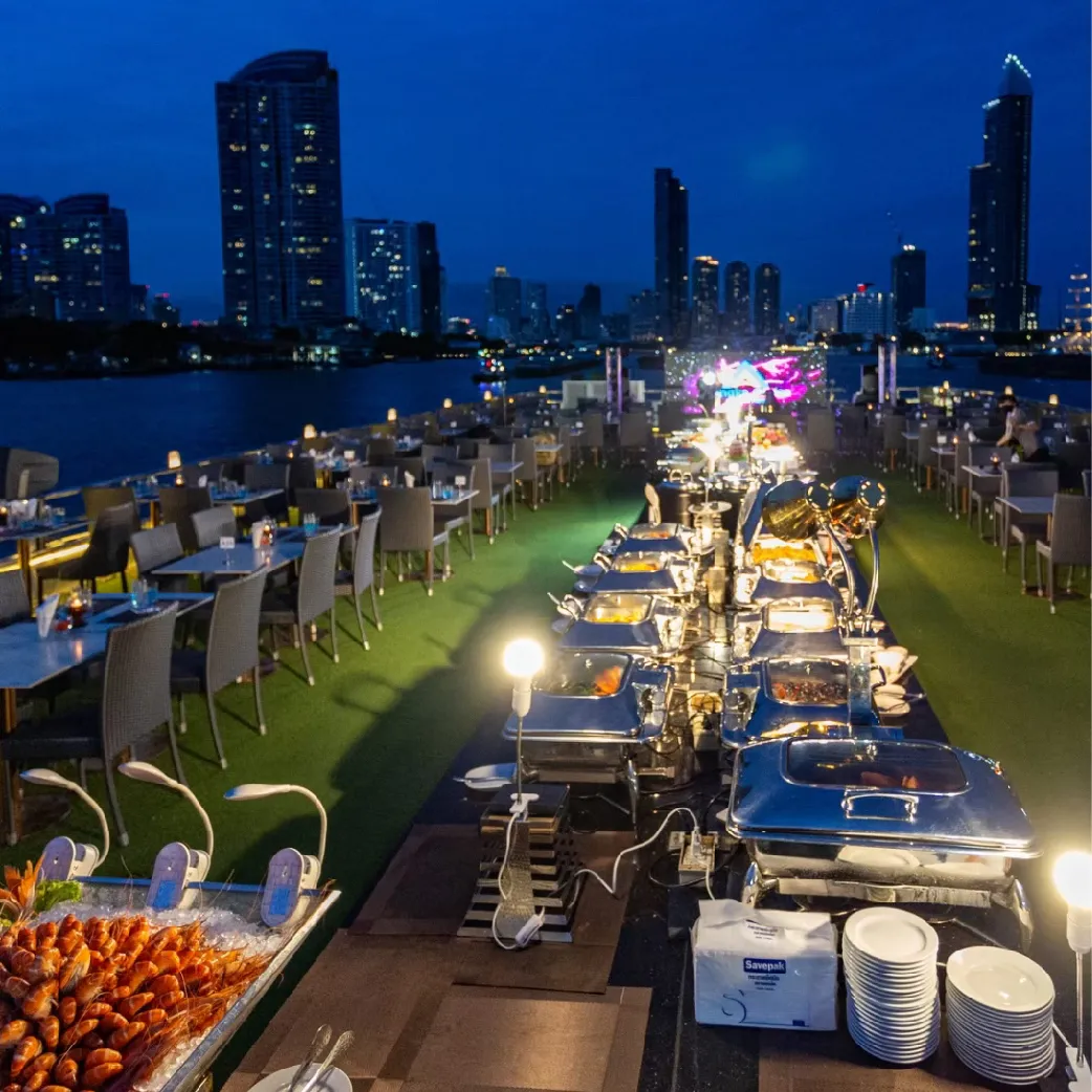 Manohra teakwood dinner barge on the Chao Phraya