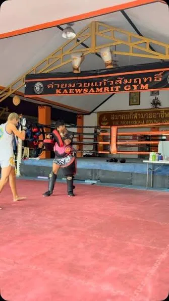 Sparring under the Kaewsamrit Gym banner