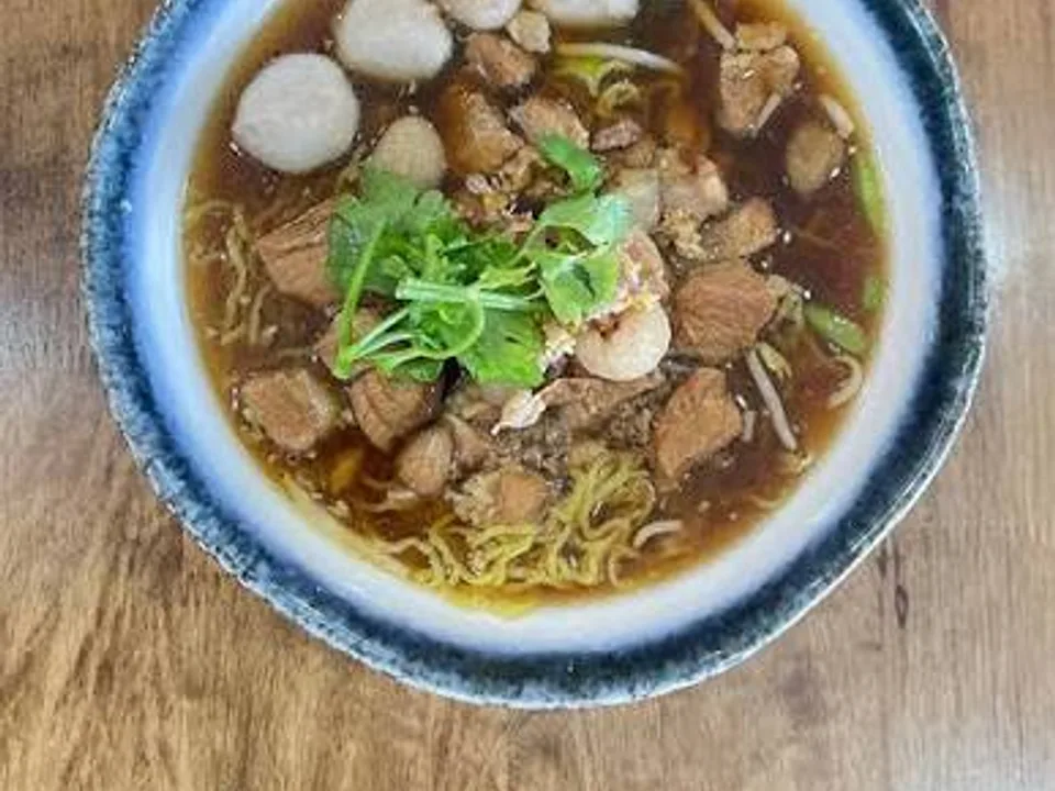 Longan Stewed Pork Noodles, Wiang Yong