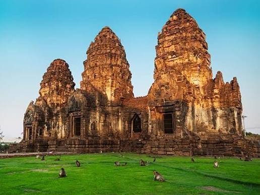 Phra Prang Sam Yot