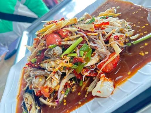 Khon Mak Tam by Kapang