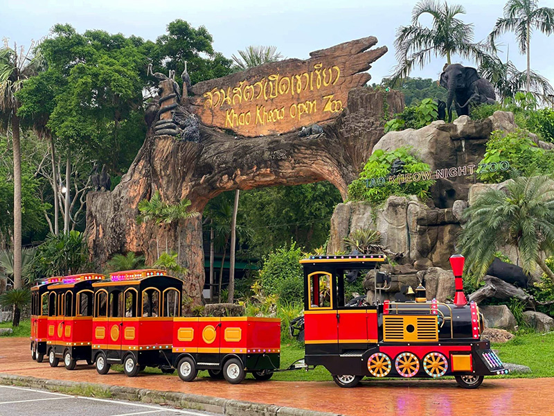Khao Kheow Open Zoo (สวนสัตว์เปิดเขาเขียว)