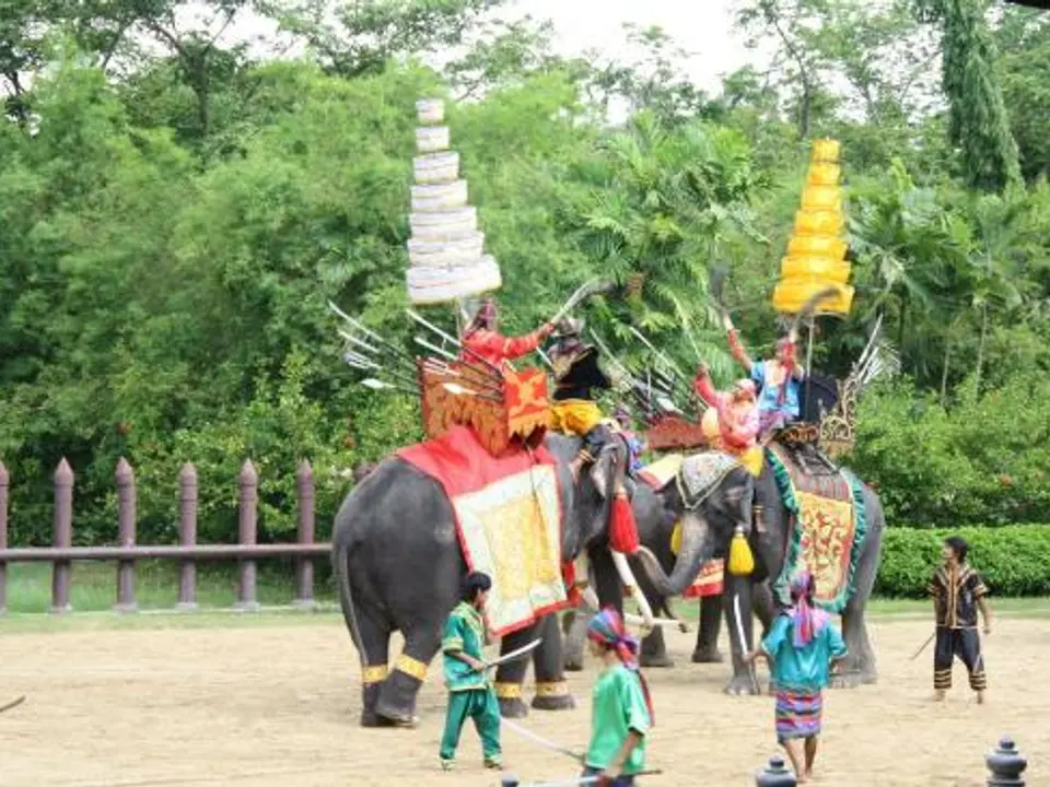 Samphran Elephant Ground & Zoo (ลานแสดงช้างและสวนสัตว์สามพราน)